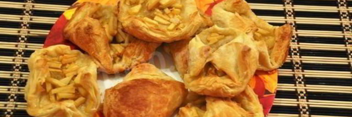 Слоеное пирожное с яблоком