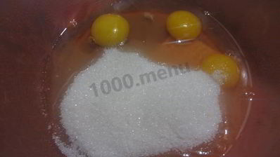 творожно-шоколадные пирожные из бисквита