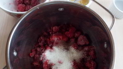 зефирное пирожное с малиновым конфи