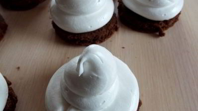 зефирное пирожное с малиновым конфи