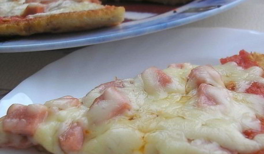 Рецепт быстрой пиццы из батона