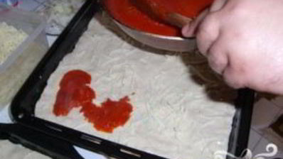 домашняя пицца с колбасой