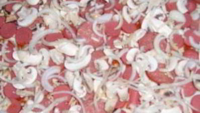 домашняя пицца с колбасой