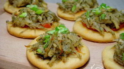 мини-пиццы с картофельными шапочками