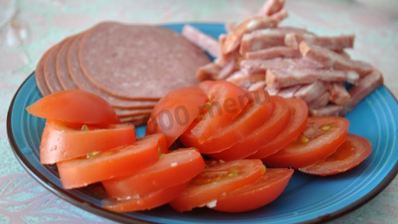 мясная пицца с белым соусом в мультиварке