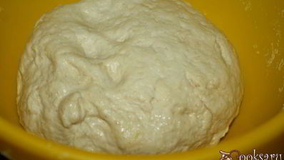 пицца ассорти на тесте на свежих дрожжах