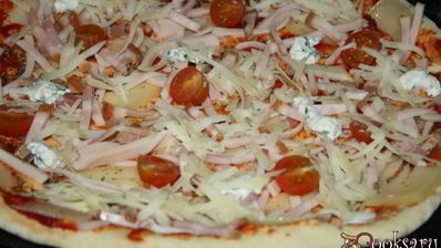 пицца ассорти на тесте на свежих дрожжах