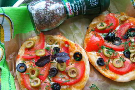 Пицца на слоеном тесте на пикничок