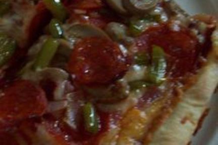 Пицца на тонком тесте с овощами