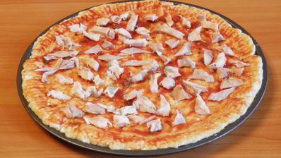 пицца на творожном тесте с курицей