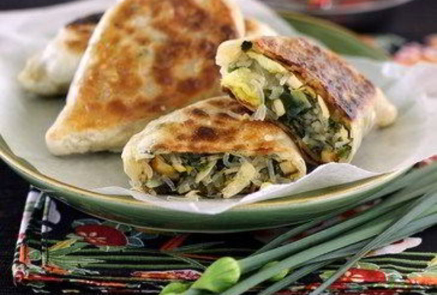 Пицца-рулет с творогом и кресс-салатом