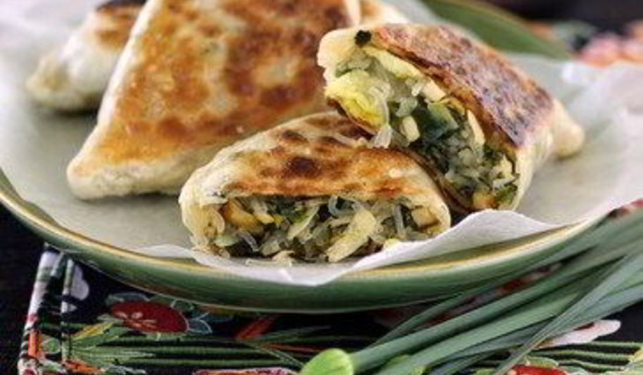 Рецепт пиццы-рулета с творогом и кресс-салатом