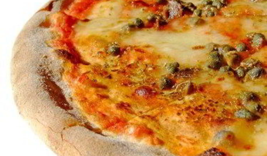 Рецепт пиццы с домашним сыром и каперсами