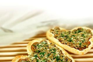 Пицца с грибами в виде сердца