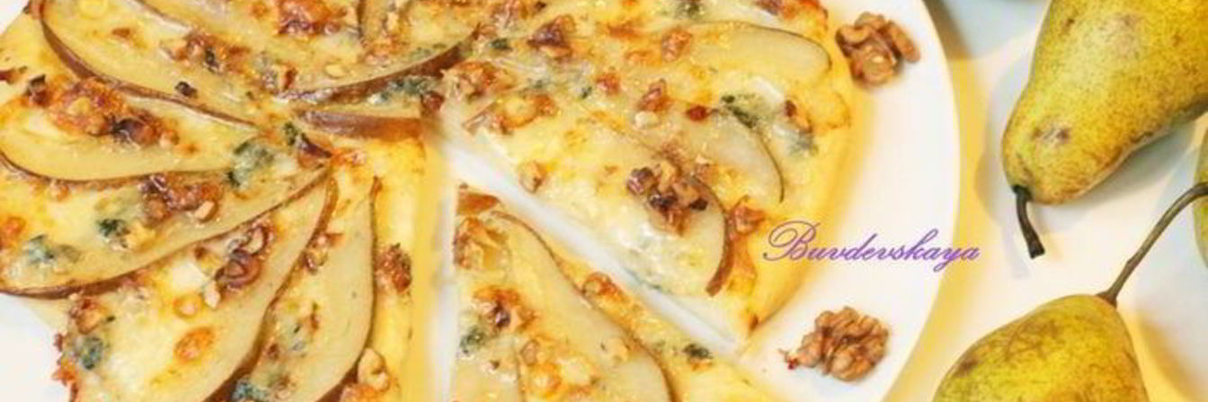 Пицца с грушей и горгонзолой