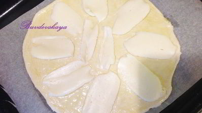 пицца с грушей и горгонзолой