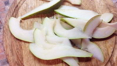 пицца с грушей и горгонзолой