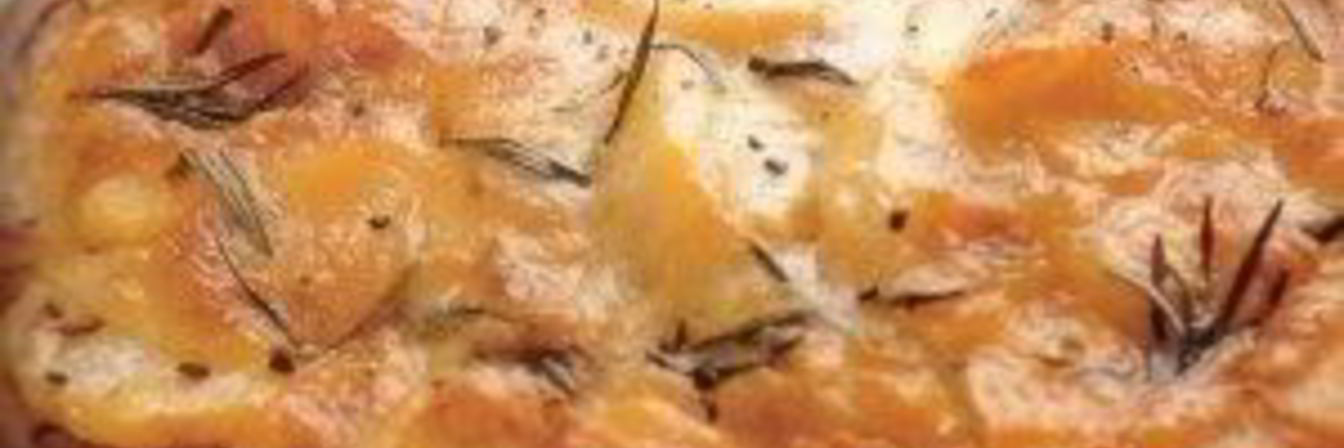 Пицца с картофелем, моцареллой и чесноком