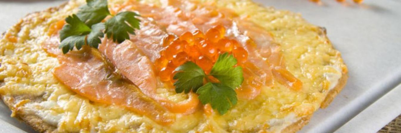 Пицца с копченым лососем