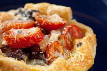 Пицца с луком и сыром