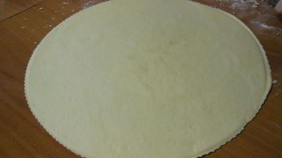 пицца с моцареллой и помидорами