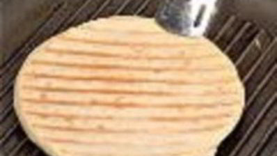 пицца с помидорами и моцареллой