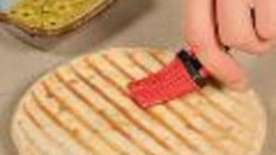 пицца с помидорами и моцареллой