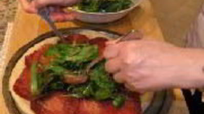 пицца с рукколой и ветчиной