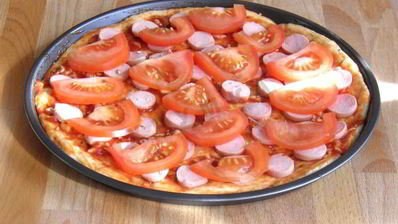 пицца с сосисками и сыром