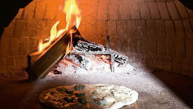 пицца с сыром и грушей