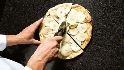 пицца с сыром и грушей