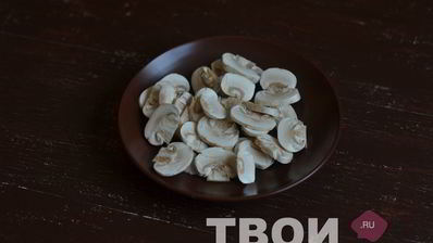 пицца с ветчиной и грибами