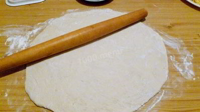 пицца в духовке с колбасой и сыром