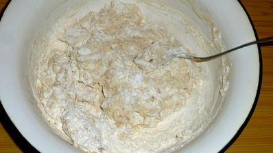 пицца в духовке с колбасой и сыром