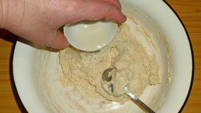 пицца в духовке с колбасой и сыром