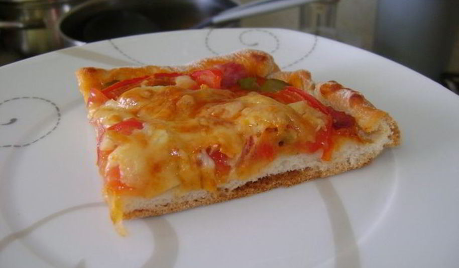 Рецепт золотистой пиццы с ветчиной