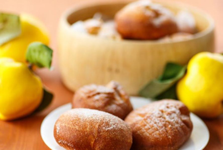 Пончики с начинкой из айвы