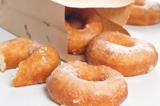 Пончики в сахарной пудре