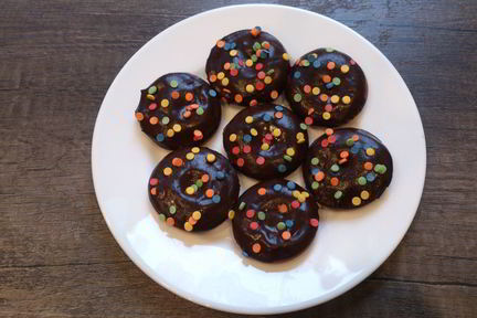 Пончики в шоколадной глазури