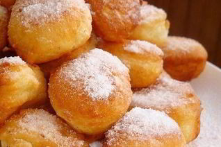 Пышные пончики с яблоком