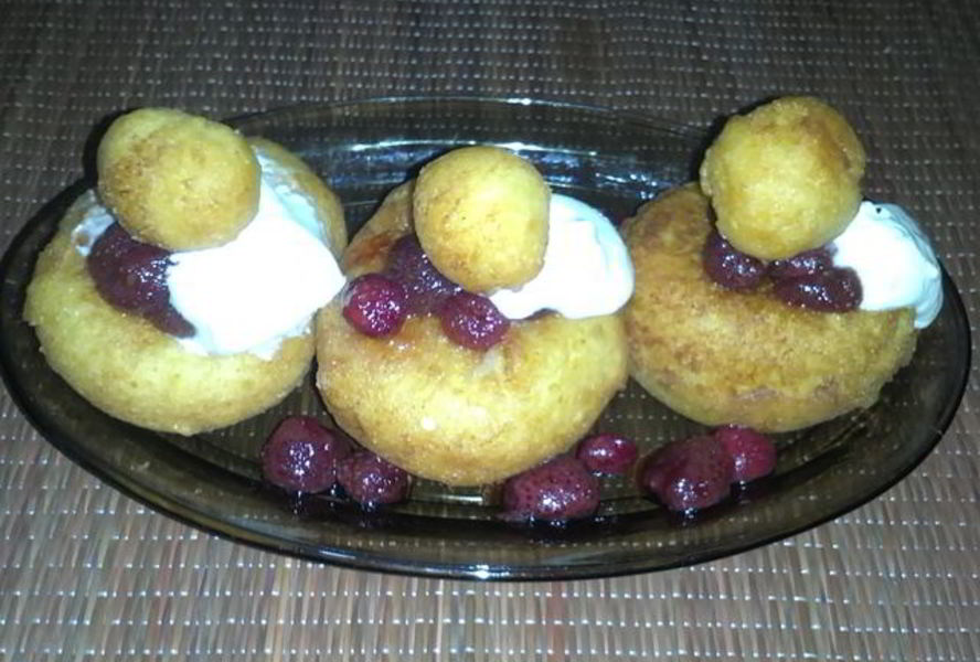 Румынские творожные пончики Папанаши