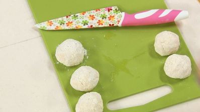 творожные пончики с апельсиновым соусом