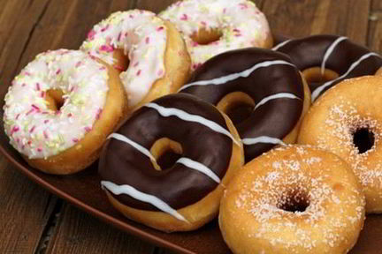 Творожные пончики в белом шоколаде