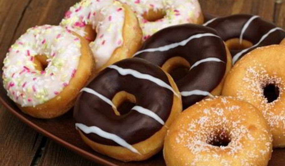 Рецепт творожных пончиков в белом шоколаде