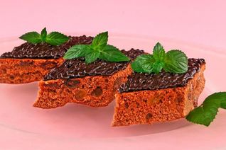 Коврижка с изюмом и орехами