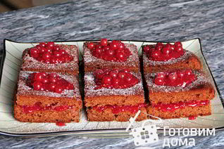 Пряничные квадратики с красной смородиной