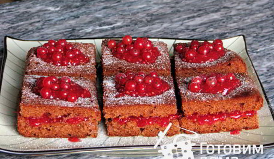 Рецепт пряничных квадратиков с красной смородиной