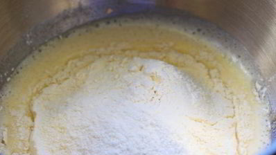 шоколадный пряник с орехами и джемом