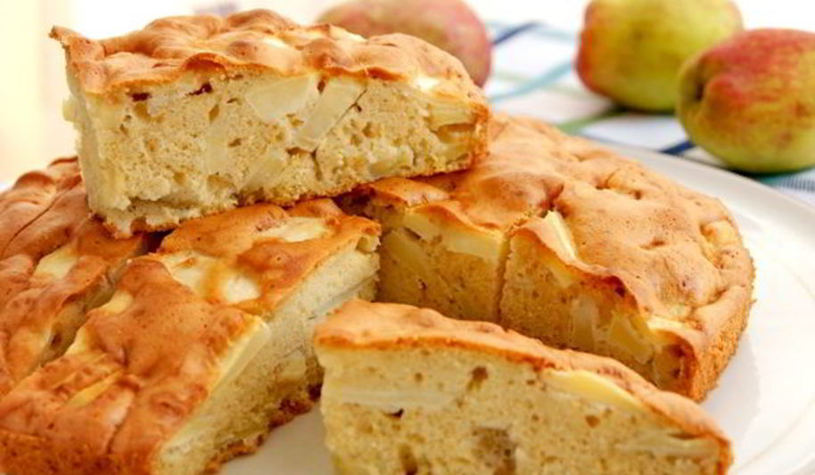 Рецепт быстрой яблочной шарлотки без яиц