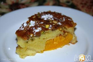 Фисташковая шарлотка с персиками